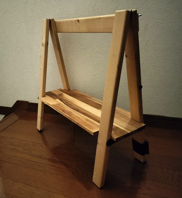 キャンプや車中泊などアウトドアで活躍！　天然木の折り畳み式カウンターテーブル　サイズS　 3枚目の画像