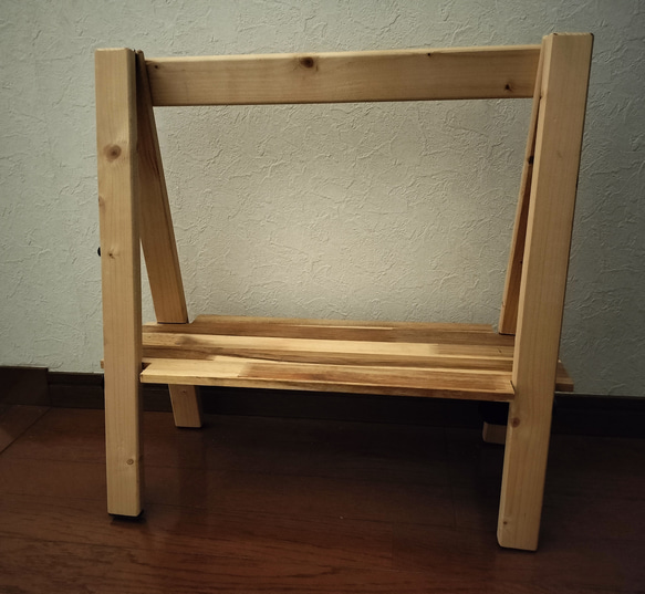 キャンプや車中泊などアウトドアで活躍！　天然木の折り畳み式カウンターテーブル　サイズS　 2枚目の画像