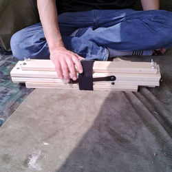 キャンプや車中泊などアウトドアで活躍！　天然木の折り畳み式カウンターテーブル　サイズS　 7枚目の画像