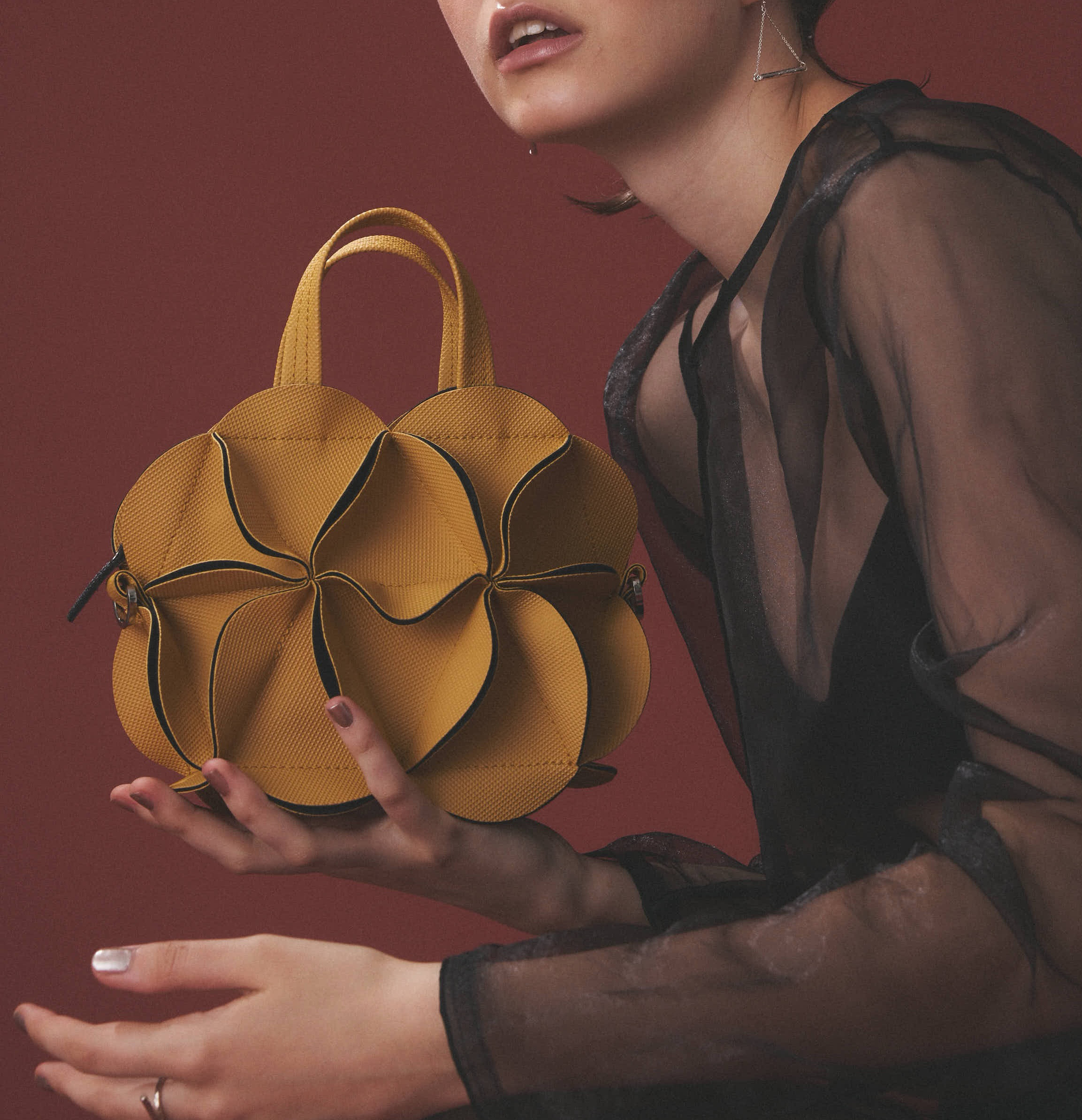 ELEMOOD エレムード幾何学的なお花の2wayウエストバッグ・ポシェット ELEMOOD エレムード幾何学的なお花の2wayウエストバッグ・ポシェット