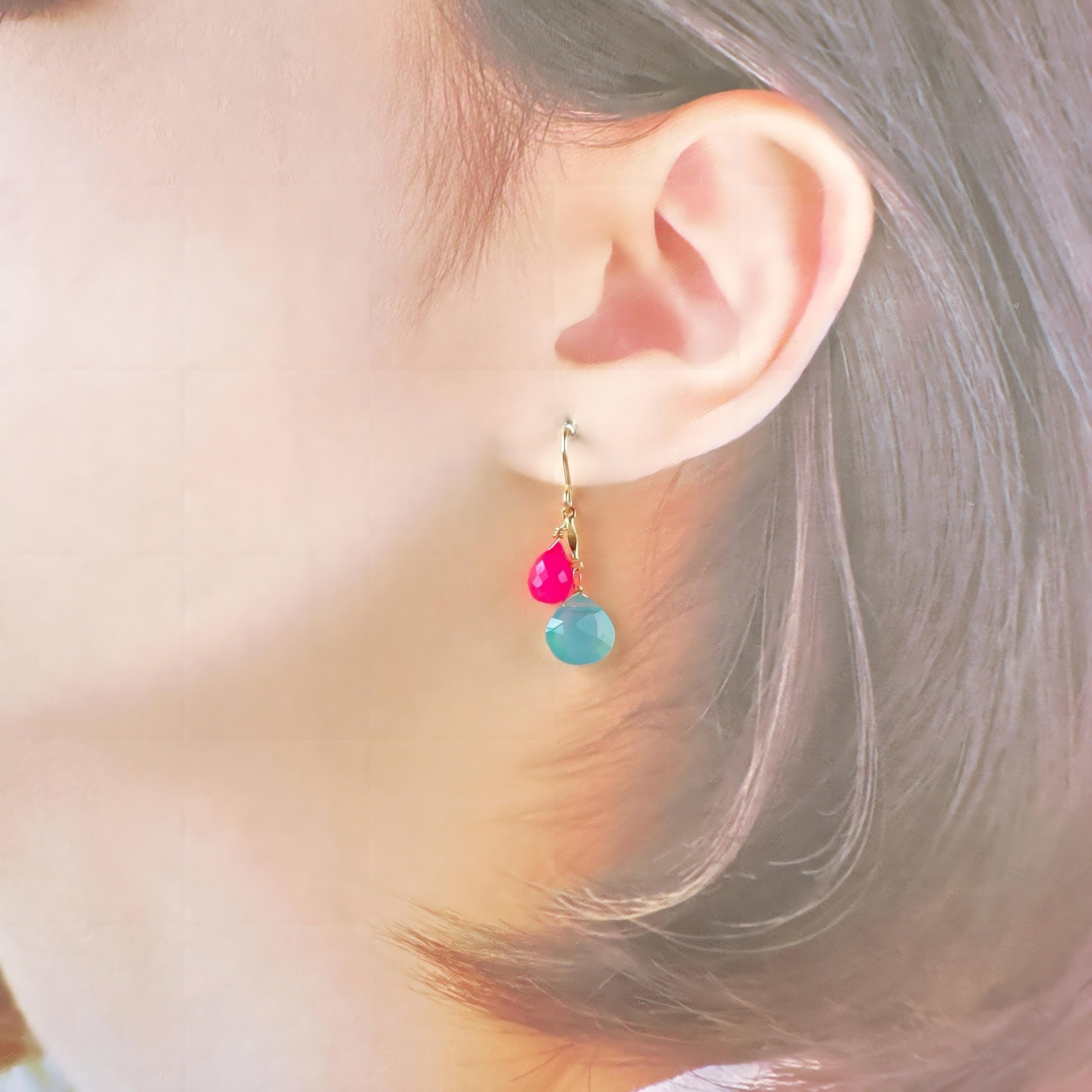 キャンディーカラ－のカルセドニーピアス14KGF(ピンク・ブルー）