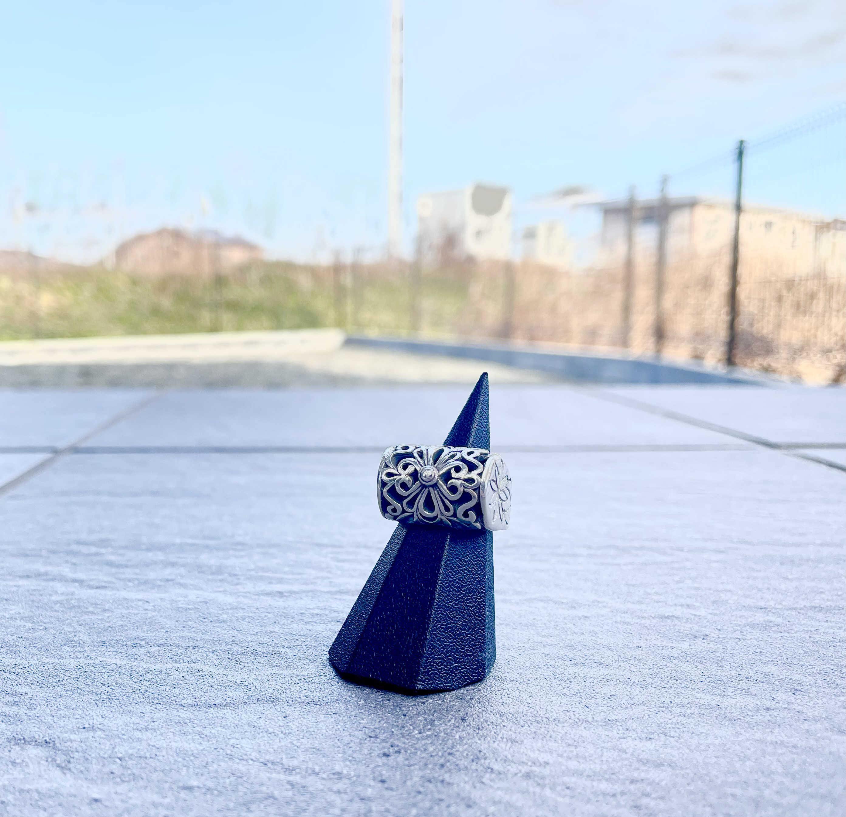 透かし彫りリング