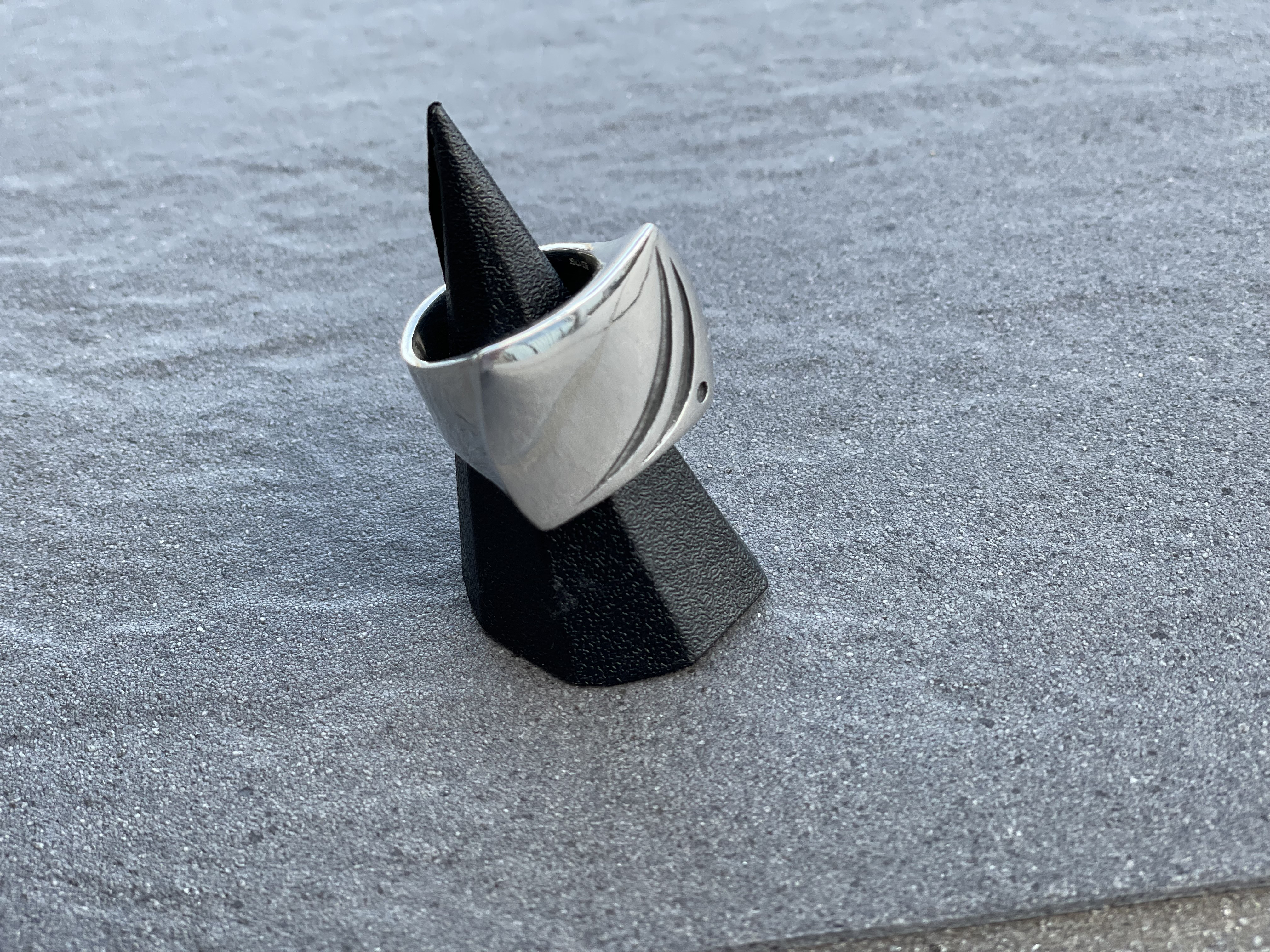 ダイナミックな指輪