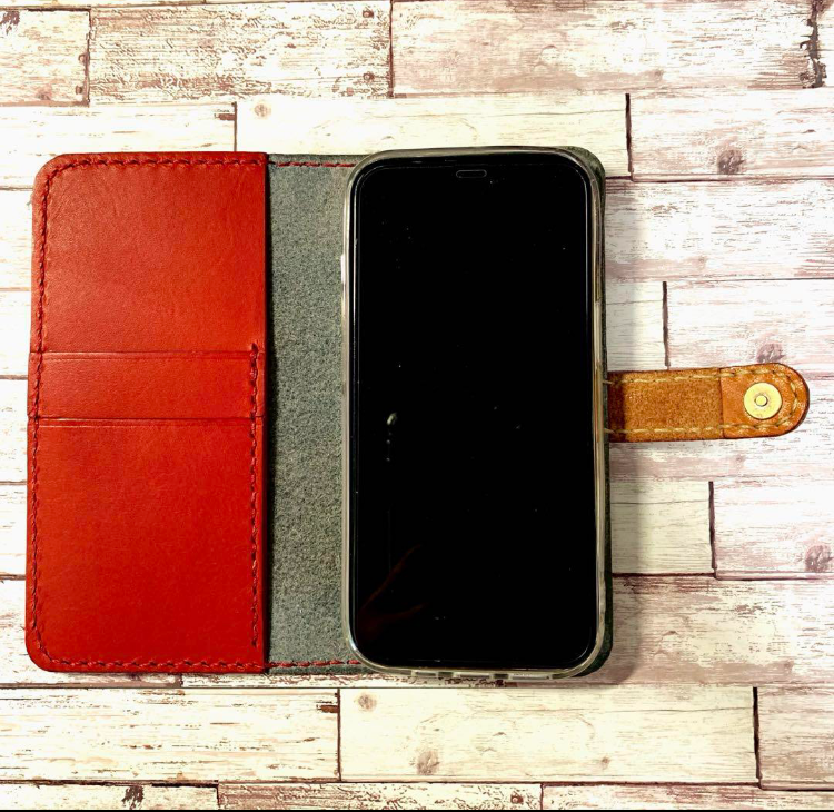 栃木レザーレッドiPhoneケース2枚ポケット付き手帳型本革