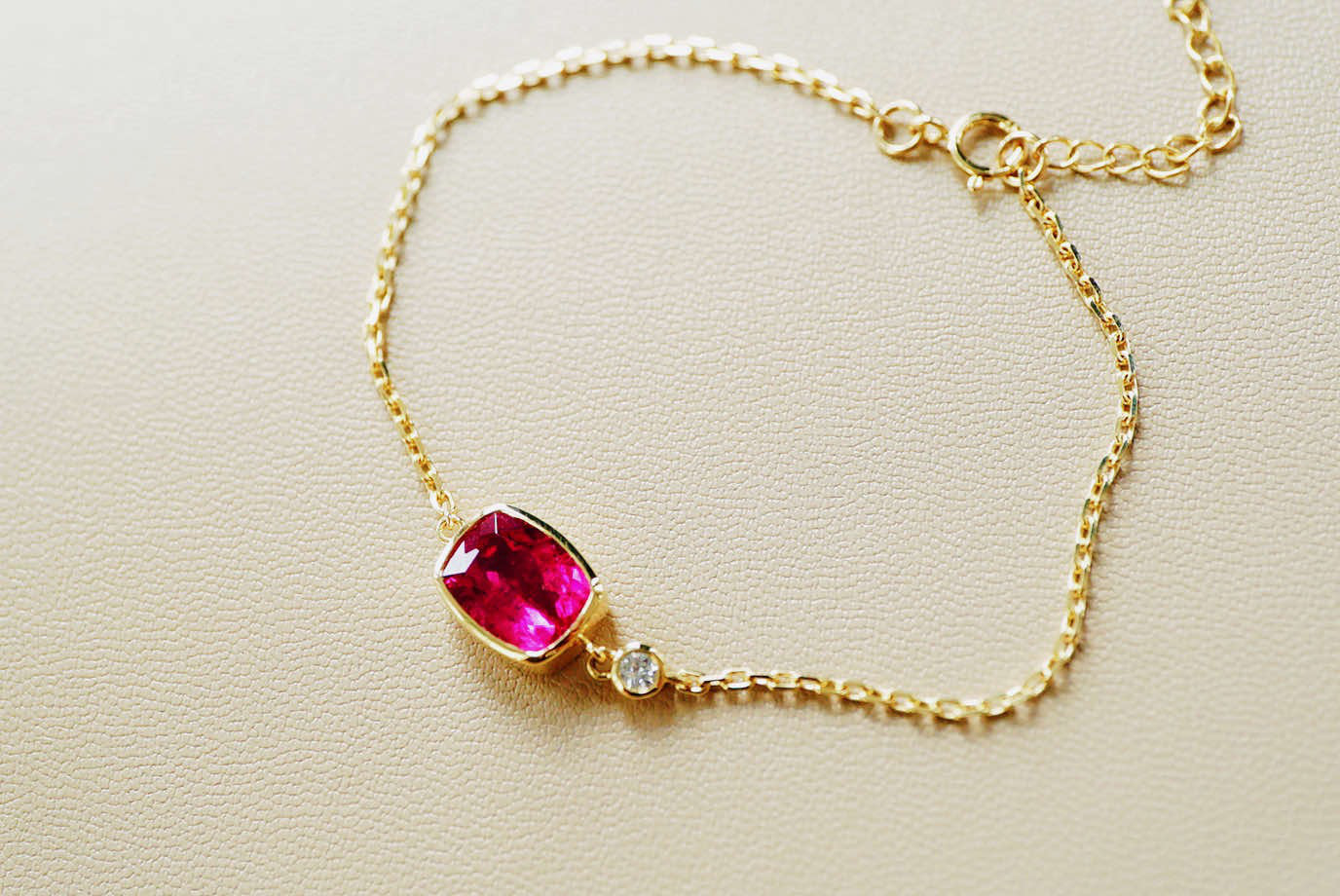 「新春」K18 天然ルベライトトルマリン　天然ダイヤモンド　上品　幸運　10月誕生石　ブレス