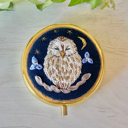 ブローチ キャバリア 刺繍 手刺繍 ハンドメイド プレゼント 木苺 動物