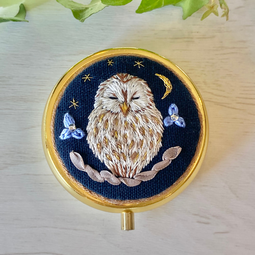 ピルケース 手刺繍 フクロウ ハンドメイド プレゼント 木苺