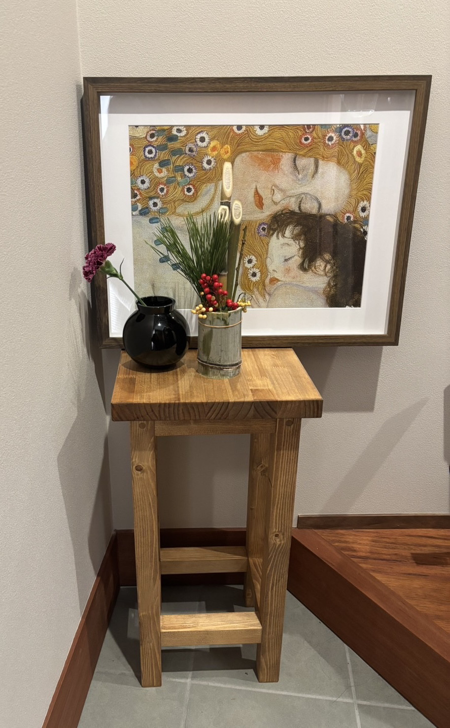 花台や小物を飾れる【背の高い四角いスツール】