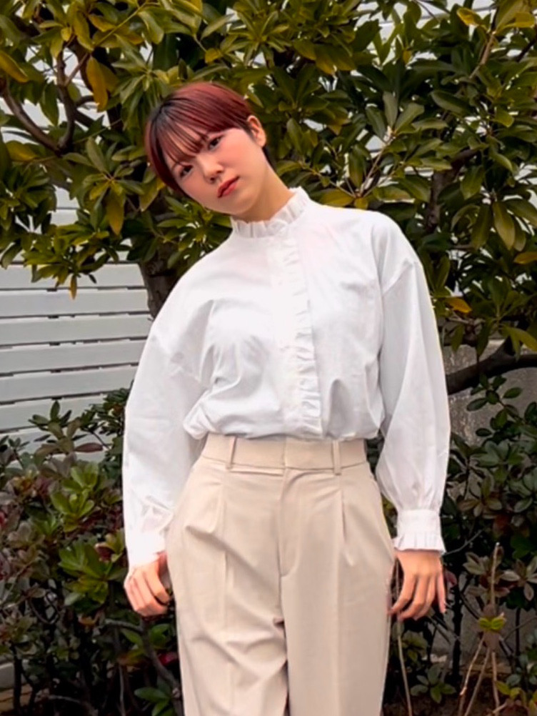 フォーマルにも！ぐるりと豪華なフリルシャツ＊スタンドカラー＊長袖＊コットン100%＊オフホワイト