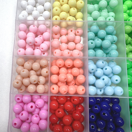 カラフルビーズ装飾のパーテーション カラフルビーズ装飾のパーテーション