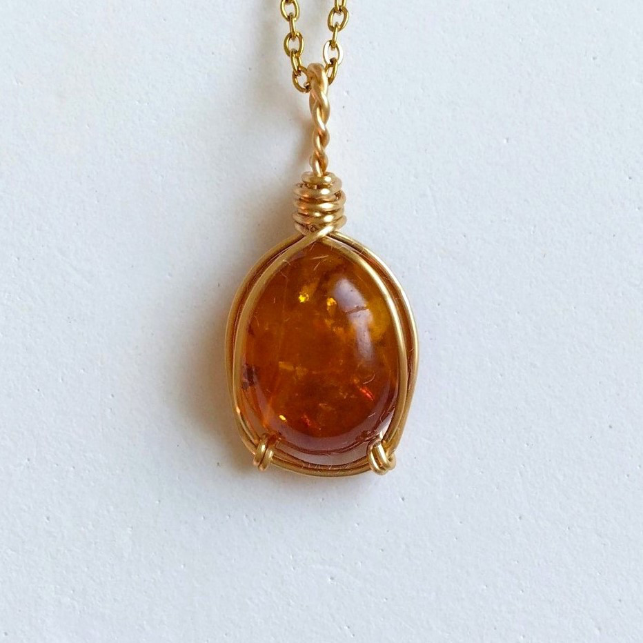 琥珀（アンバー）　天然石　ワイヤーペンダント　No.P88