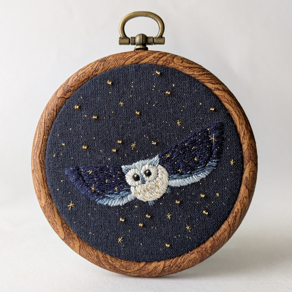 刺繍アート 神話の生き物 壁掛け