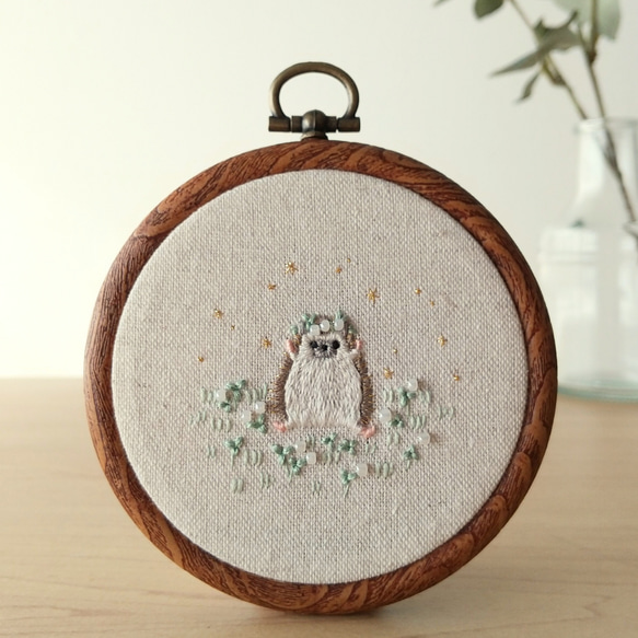 送料無料〗刺繍フレーム 動物モチーフ ハリネズミ 縁起物 動物 花