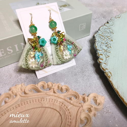 グリーン 緑 花 フラワー リボン ピアス イヤリング 1点物アクセサリー