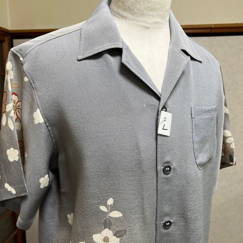 着物素材リメイク作品、アロハシャツ、花柄模様、グレー色、1点物作品  