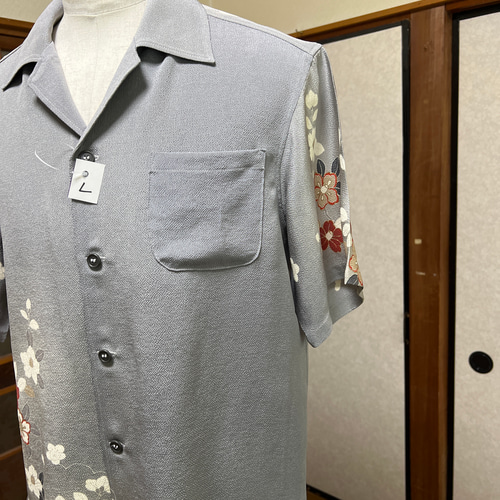 着物素材リメイク作品、アロハシャツ、花柄模様、グレー色、1点物作品  