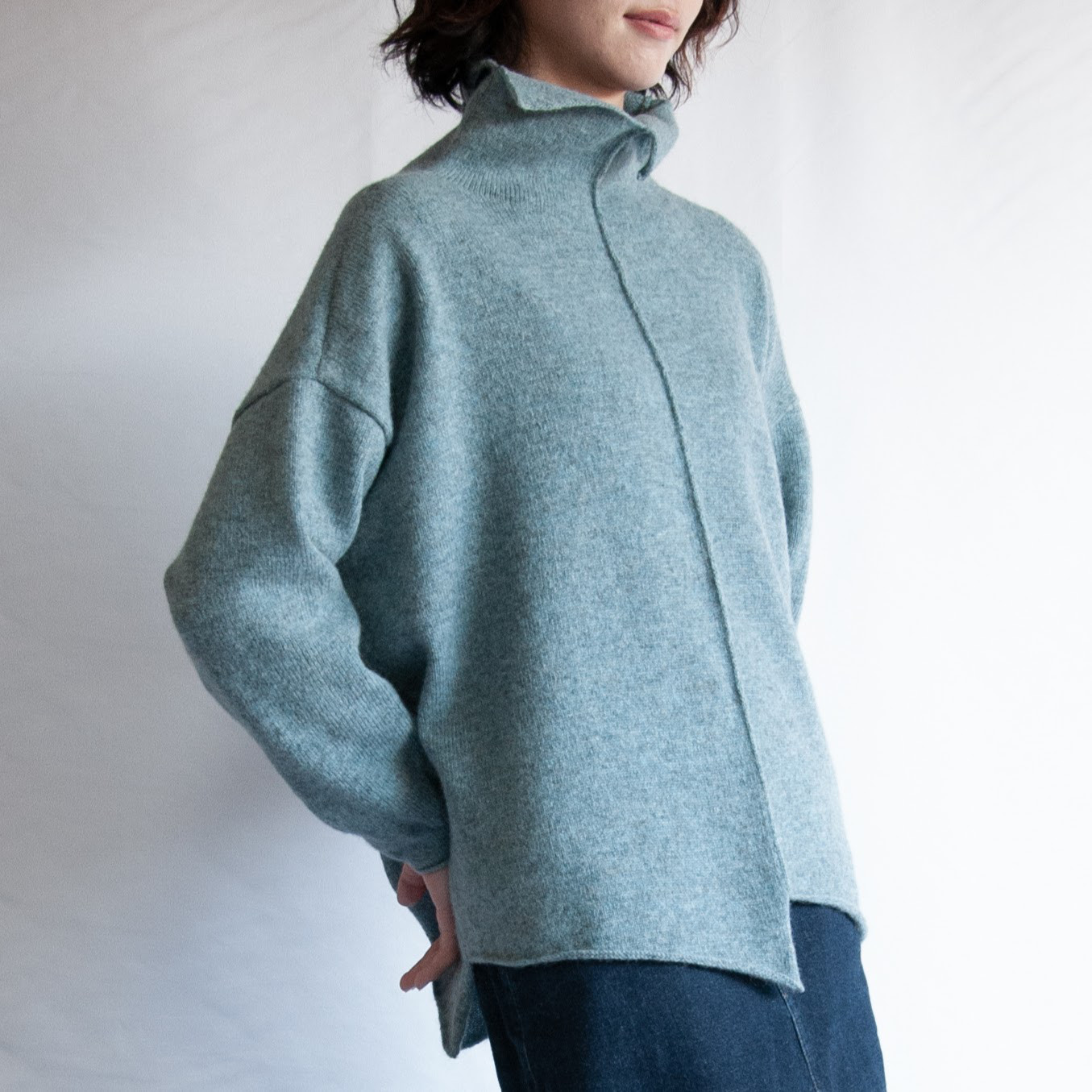 【受注制作】ラムズウールのギザギザハイネック　ムササビセーター　水色