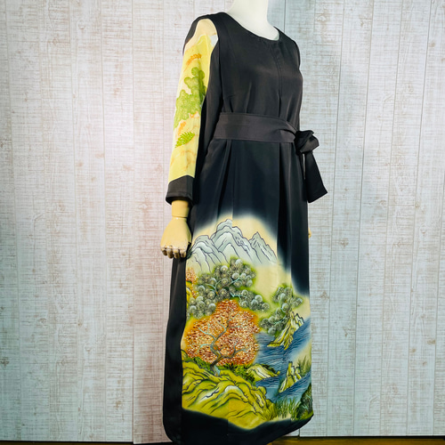 LL 着物リメイク 正絹 灰黒刺繍附下げ シンプルゆったりワンピース LL 着物リメイク 正絹 灰黒刺繍附下げ シンプルゆったり