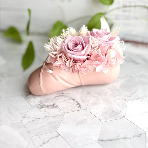 バレエシューズ　花瓶　ピンク　トーシューズ　フラワーベース　バレリーナ ポアントフラワー🩰花とバレエ (@pointeflower) • Instagram