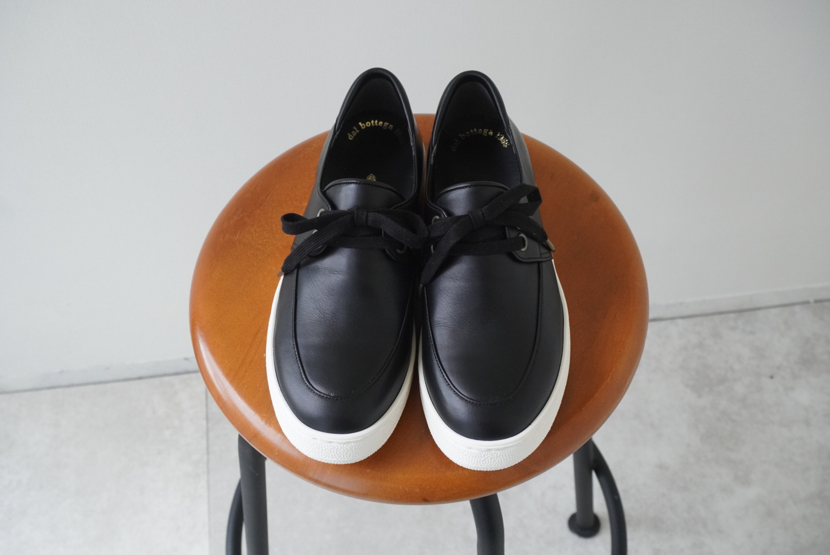 超軽量、大人のレースアップレザ－スニーカー★日本製本革 22.5～25.5cm