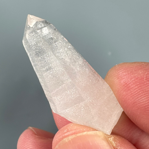 ガネーシュヒマール産 ヒマラヤ水晶 34ミリ 原石ポイント tg882