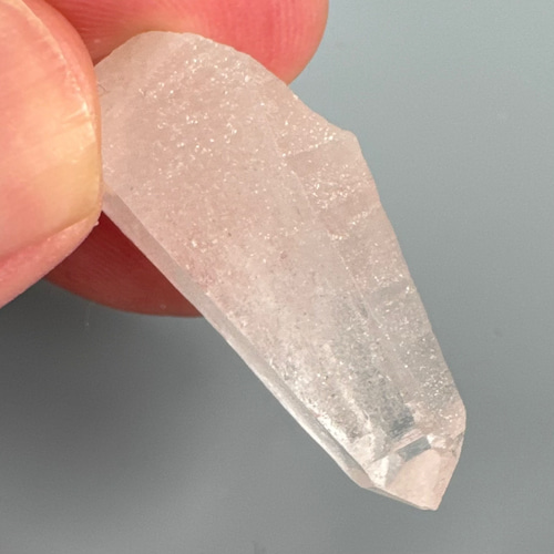 ガネーシュヒマール産 ヒマラヤ水晶 34ミリ 原石ポイント tg882