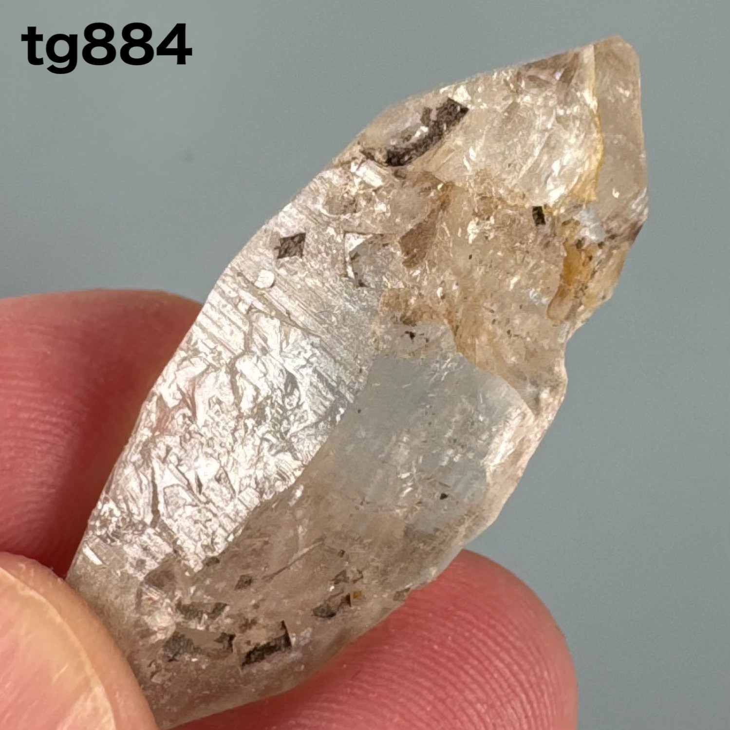 ガネーシュヒマール産 ヒマラヤ水晶 39ミリ 原石ポイント tg884