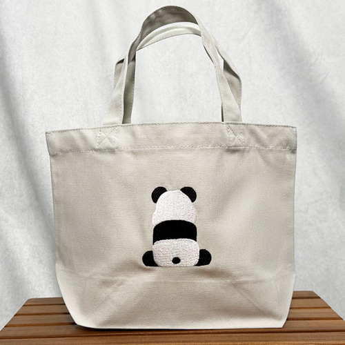 送料無料】背中向きパンダ刺繍のキャンバスミニトートバッグ トートバッグ AdedryEnbory 通販|Creema(クリーマ) 18753564 送料無料】背中向きパンダ刺繍のキャンバスミニトートバッグ トートバッグ AdedryEnbory 通販|Creema(クリーマ) 18753564