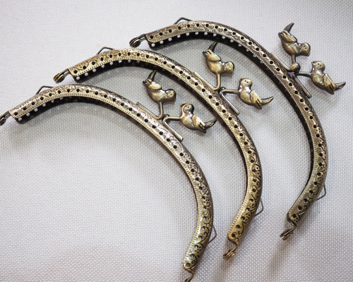 水鳥と雛の金属彫刻 チルマーク製 水鳥と雛の金属彫刻 チルマーク製