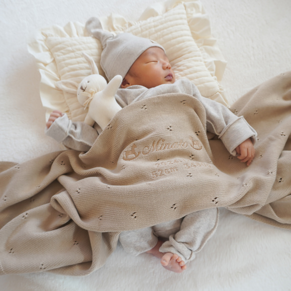 3月1日発送】木馬名入刺繍 アニバーサリーブランケット キャメル 出産