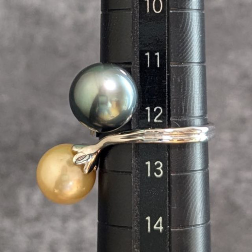 ダイア埋め込み白蝶ゴールド真珠＆黒蝶真珠リング/SV South Sea Pearls