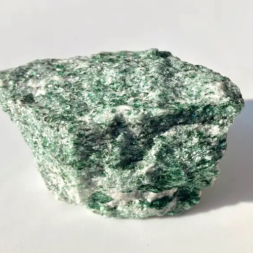 フックサイト in グラナイト 北欧ノルウェー産 花崗岩中のクロム雲母