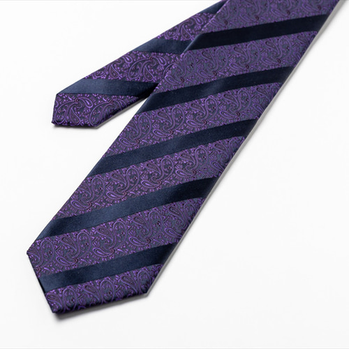 未使用タグ付　エトロ　ネクタイ　黒・紫　ストライプ　シルクジャガード 未使用タグ付 エトロ ネクタイ 黒・紫 ストライプ シルク