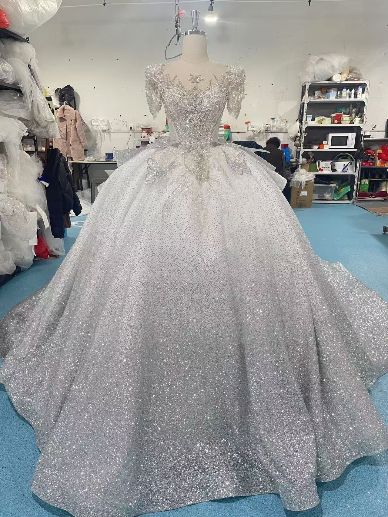 セール！お買い得　ラメ入り　豪華ウェディングドレス　スクエアネック　半袖プリンセス　グラディーション前撮り披露宴お呼ばれ