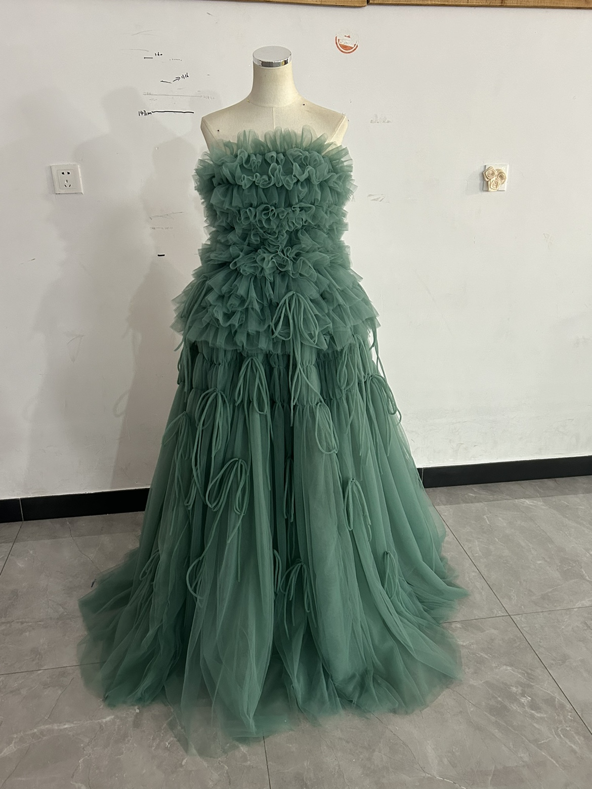 人気上昇！パーティードレス ベアトップ ミントグリーン カラードレス リボン スレンダーライン もこもこドレス