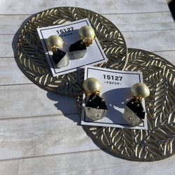 イヤリング　モノクロ　ふぞろい　甘辛ミックス　クール　シンプル　アシンメトリー 1枚目の画像