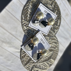 イヤリング　モノクロ　ふぞろい　甘辛ミックス　クール　シンプル　アシンメトリー 2枚目の画像