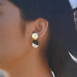 イヤリング　モノクロ　ふぞろい　甘辛ミックス　クール　シンプル　アシンメトリー 3枚目の画像