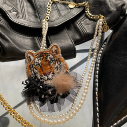 ゴージャス虎さんのブローチ 刺繍ブローチ ビーズブローチ  バッグチャームキーホルダー トラ ファー 5枚目の画像