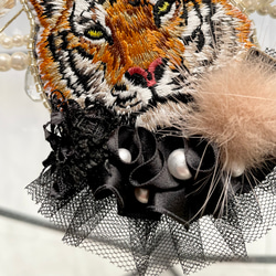 ゴージャス虎さんのブローチ 刺繍ブローチ ビーズブローチ  バッグチャームキーホルダー トラ ファー 6枚目の画像