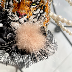 ゴージャス虎さんのブローチ 刺繍ブローチ ビーズブローチ  バッグチャームキーホルダー トラ ファー 7枚目の画像