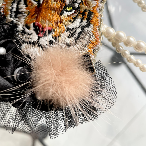ゴージャス虎さんのブローチ 刺繍ブローチ ビーズブローチ  バッグチャームキーホルダー トラ ファー 7枚目の画像