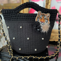 ゴージャス虎さんのブローチ 刺繍ブローチ ビーズブローチ  バッグチャームキーホルダー トラ ファー 2枚目の画像