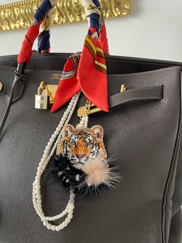 ゴージャス虎さんのブローチ 刺繍ブローチ ビーズブローチ  バッグチャームキーホルダー トラ ファー 9枚目の画像