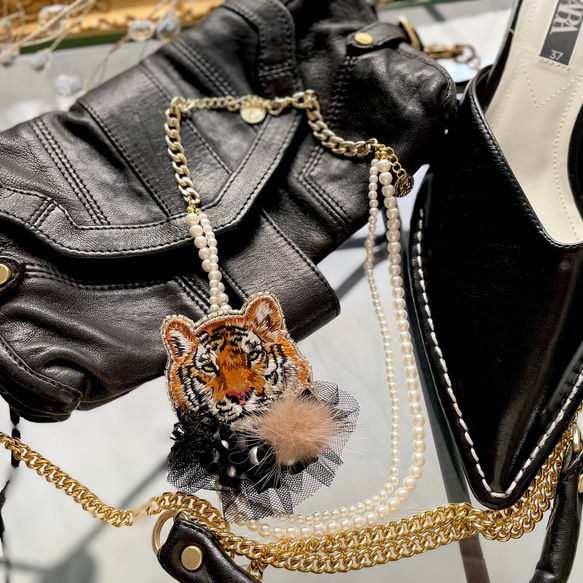 ゴージャス虎さんのブローチ 刺繍ブローチ ビーズブローチ  バッグチャームキーホルダー トラ ファー 10枚目の画像