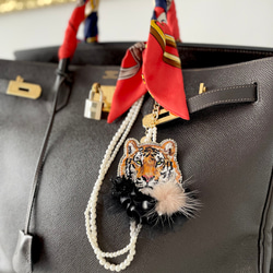 ゴージャス虎さんのブローチ 刺繍ブローチ ビーズブローチ  バッグチャームキーホルダー トラ ファー 3枚目の画像