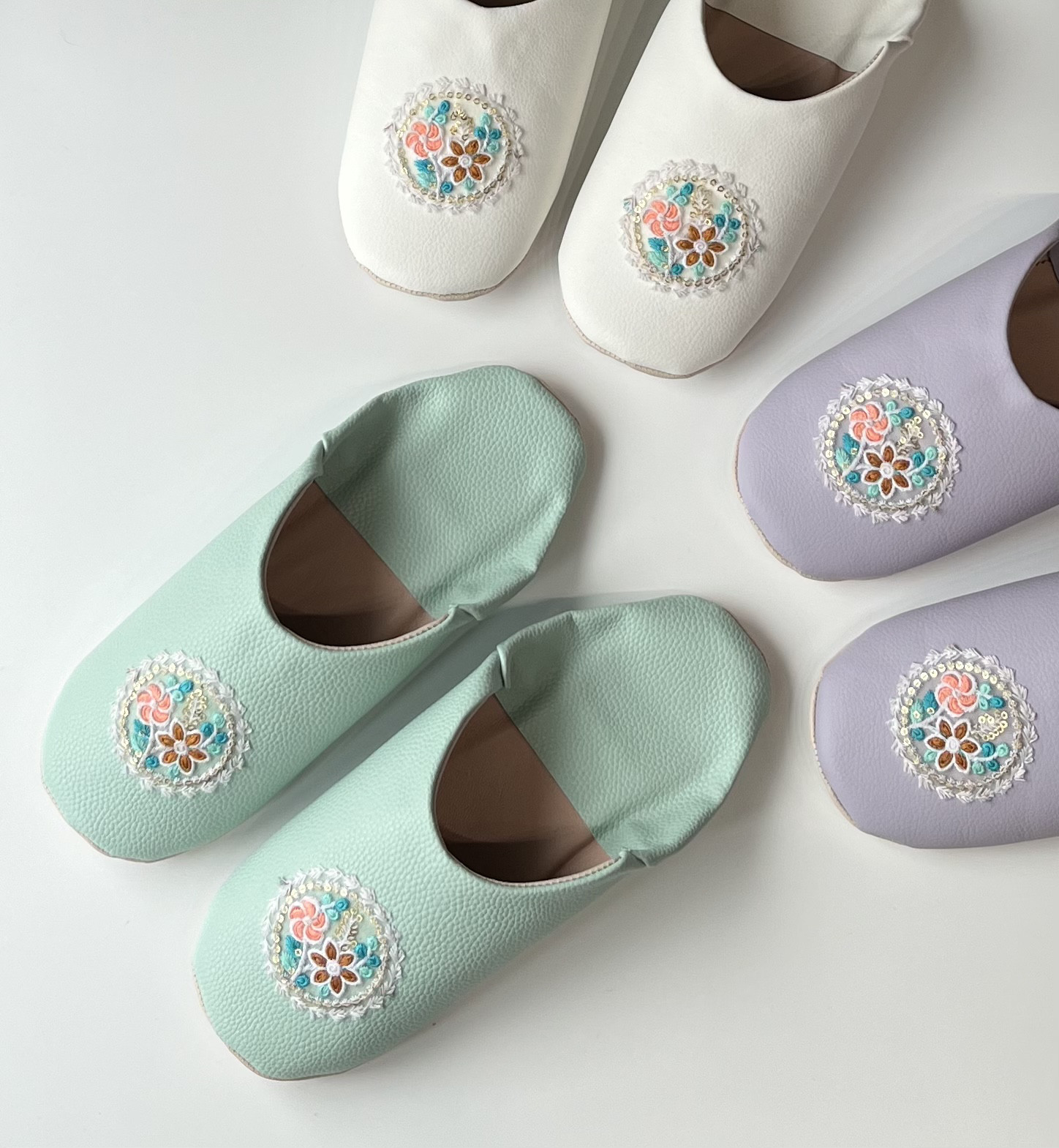 おとな可愛いバブーシュ　（花刺繍）ミント　合成皮革使用　スリッパ　日本製　レース刺繍 No.12