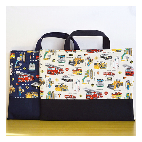 レッスンバッグ 働く車と消防車 #アイボリー #ネイビー #絵本袋 #裏地