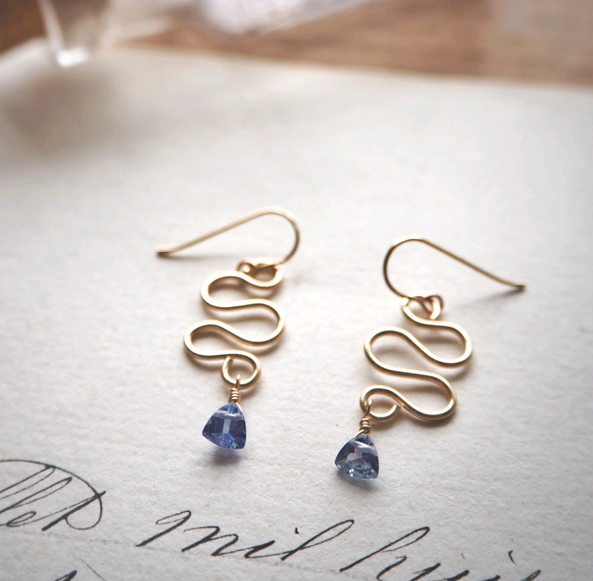 14Kgf×タンザナイトのスネークピアス(イヤリング)