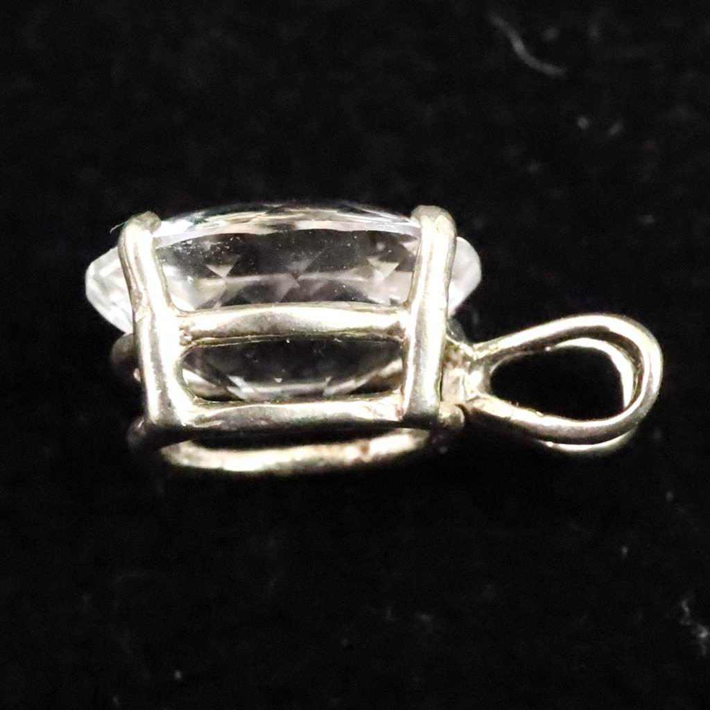 H&E社 フェナカイト  10.3mmオーバルカット ペンダント  1.12g #92403